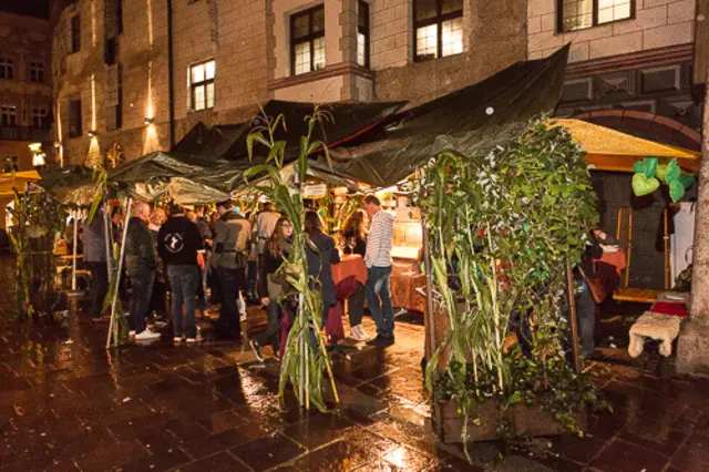 Nicht immer gab es bestes Wetter beim Weingassenfest.  | Foto: TOM/Goldener Adler