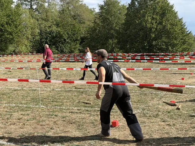Die Teilnehmerinnen und Teilnehmer übten ihre besten Würfe aus, um das Turnier zu gewinnen. | Foto: Vanessa Wittmann