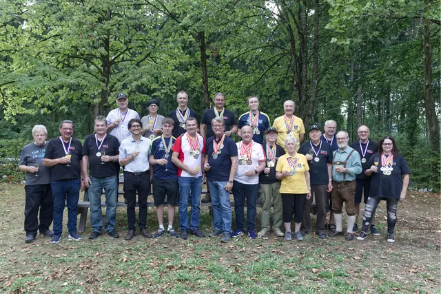 vorne: Franz Handl, Ernst Fürrutter, Siegfried Zehethofer, David Pöcksteiner, Fabian und Hubert Gierlinger, Andreas Handl, Franz Prinz, Gottfried Weidinger, Margarete und Gerhard Teufel, Wolfgang Heneis und Michaela Fürrutter
hinten:  Wilhelm Bachinger, Elisabeth Handl, Gerhard Grubner, Christian Streimelweger, Maximilian Leitner, Robert Teufel, Alfred Ekker und Siegfried Heimberger
 | Foto: Schützengilde Scheibbs 1569