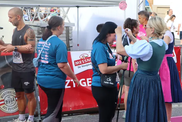 Für jeden gab's die Finisher-Medaille | Foto: Gerhard Langmann