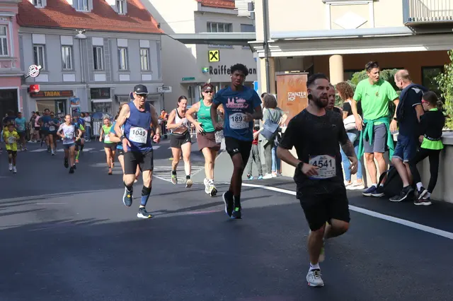 Gleich kommt es zum Zielsprint | Foto: Gerhard Langmann