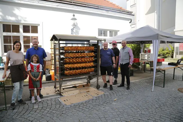 Natürlich gab es Grillhendl zu Mittag | Foto: Walter Kellner