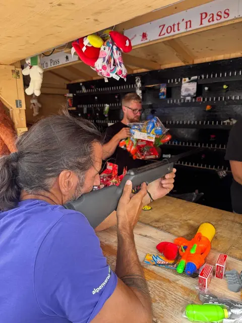 Treffsicherheit am Schießstand vom Verein ZINA | Foto: ClimbingZoo