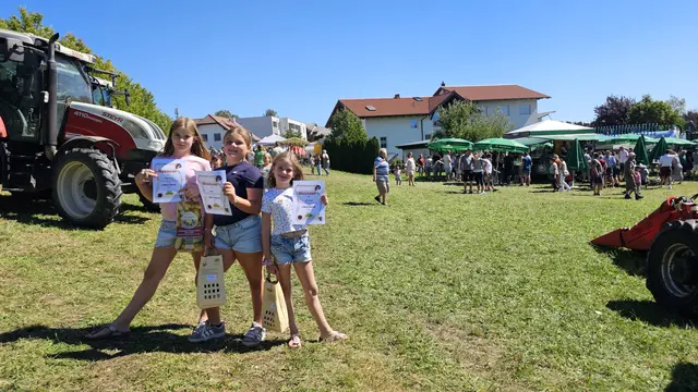 Coole Girls mit ihren wohlverdienten Urkunden.  | Foto: Elke Rott/zema-medien.de