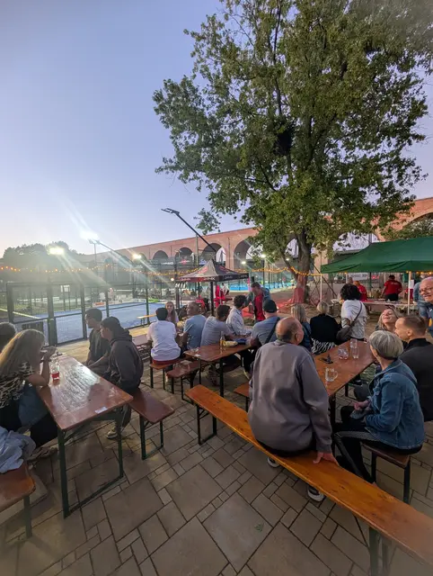 Zahlreiche Vereinsmitglieder genossen gemeinsam mit ihren Familien und interessierte Gäste einen stimmungsvollen Sommerabend.  | Foto: Janine Amring