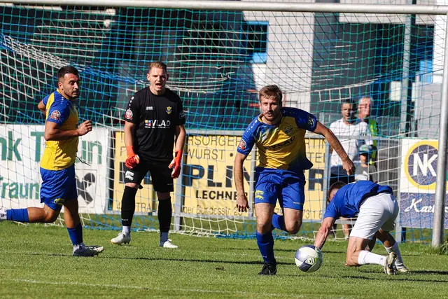 Vor 200 Zusehern feierte der ATSV St. Martin den ersten Punkt der noch jungen Saison 26/27 in der 1. Klasse Mitte. | Foto: Reischl