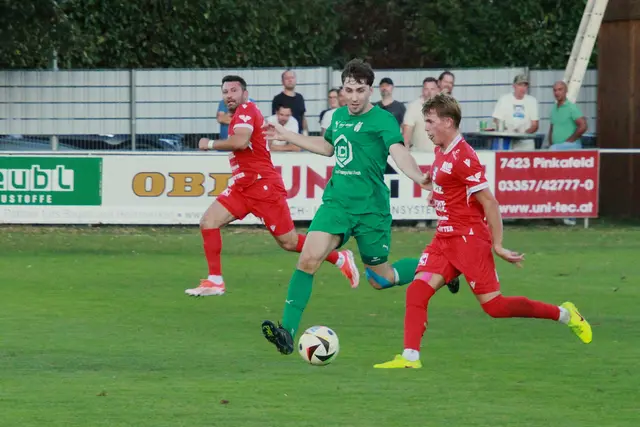 Ein Geniestreich von Lukas Zapfel - er überraschte den Gästegoalie mit einem Freistoß ins kurze Eck zum 1:0 Siegestor (30.) für SC HERZ Pinkafeld gegen Tabellenführer Klingenbach - entschied dieses Spitzenspiel in der 5. Runde der Burgenland Energie Landesliga.  | Foto: Peter Seper