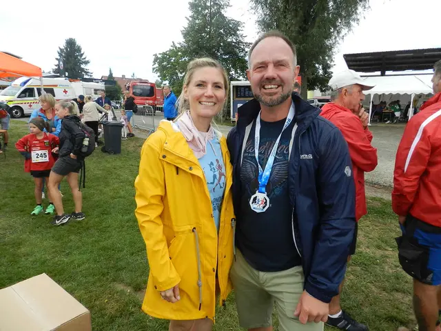 Vizebgm Christina Steinböck, Bgm Harald Lechner, freuen sich das der Lauf unfallfrei ab gelaufen ist. | Foto: Heribert Punz