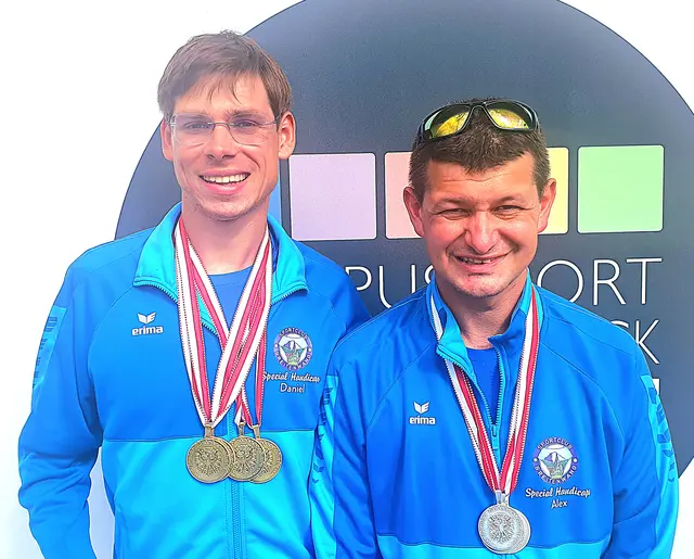 Die beiden Leichtathleten Daniel Stütz und Alexander Haissl (v.l.) haben bei den Tiroler Meisterschaften zahlreiche Medaillen abgeräumt. | Foto: Stütz