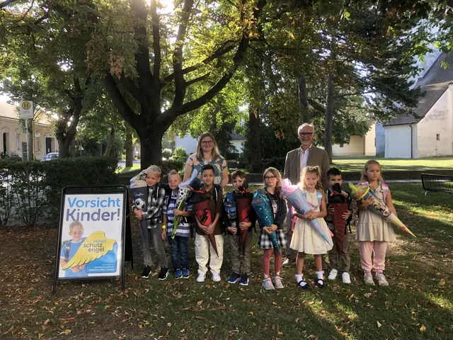 Die Kinder freuten sich über die Schultüten. | Foto: Gemeinde