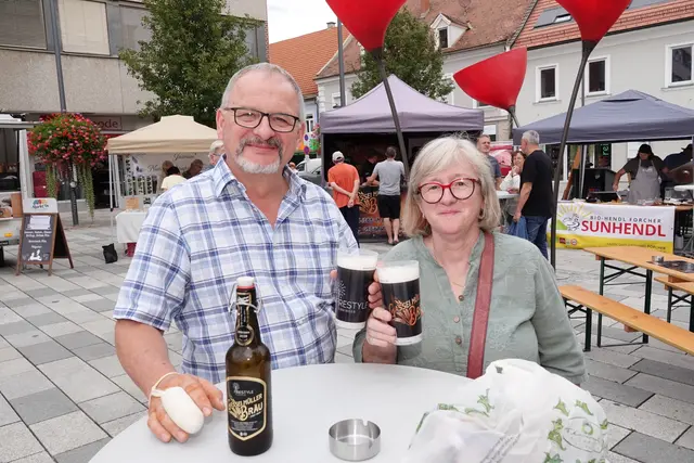 Nicht nur zu essen gab es reichlich beim Streetfood-Bauernmarkt in Knittelfeld.  | Foto: MeinBezirk/Michael Blinzer