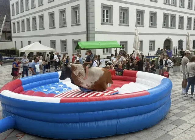 Das Bullenreiten kam bei den Kids bestens an.  | Foto: privat
