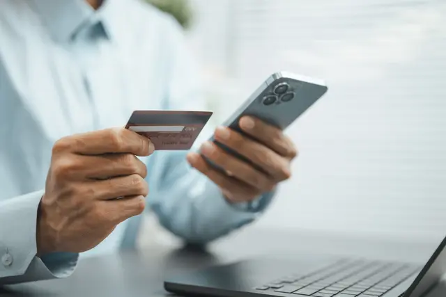 Ein 66-Jähriger wurde im Internet auf eine Trading-Plattform aufmerksam und legte dort ein Kundenkonto an. (Symbolfoto) | Foto: stock.adobe.com/at/Garun Studios 
