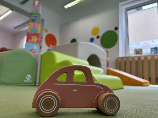 Im "KiZi – pädagogischer Indoorspielplatz" finden sich natürliche Materialien wie Holz oder Kork.  | Foto: Sabrina Moriggl