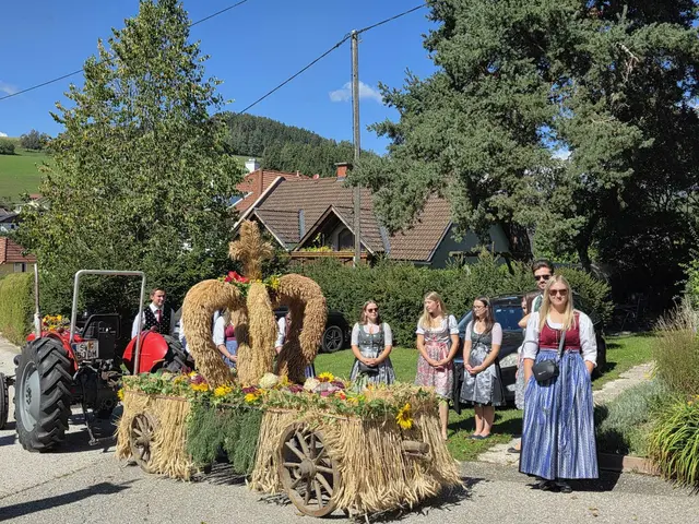 Die Landjugend sorgte für eine prächtige Erntekrone. | Foto: Kevin Stefan Kreuzwirt