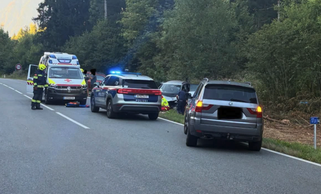 Einer von mehreren Unfällen am Wochenende in Kärnten: Ein Autofahrer kam von der Gailtalstraße ab. | Foto: Feuerwehr St.Stefan/Gail