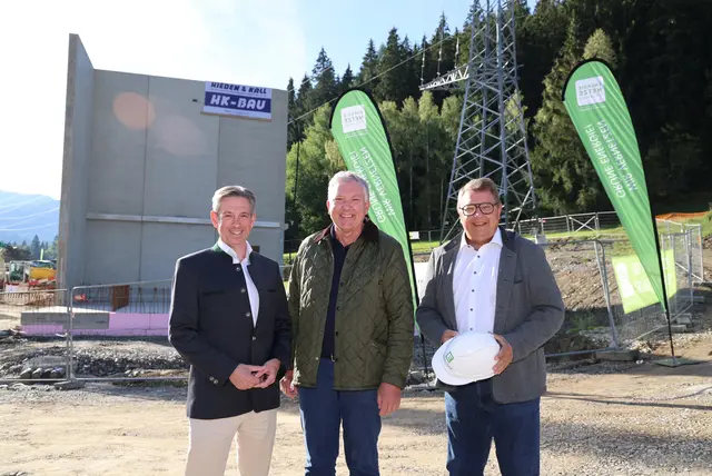 Auf der Baustelle (v..l.): Werner Ressi (Vorstand Energie Steiermark), Thomas Kalcher (Bürgermeister Murau) und Martin Graf (Vorstand Energie Steiermark).