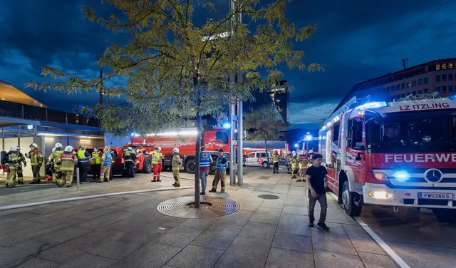 Großeinsatz am Salzburger Hauptbahnhof: eine Übung für den Ernstfall.  | Foto: Stadt Salzburg / Alexander Killer
