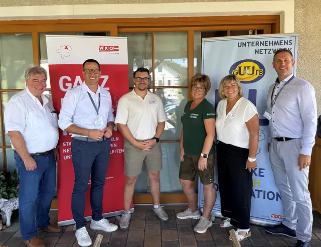 Von links: Wolfgang Griesmann (Obfrau-Stv. GUUTE OÖ), Klemens Ruttmann (Leiter WKO UU), Florian Girlinger (SURFjobs),  Andrea Samuel (Panoramastüberl) Daniela Durstberger (Bürgermeisterin Gemeinde Lichtenberg),  Gregor Baumgartner (Geschäftsführer GUUTE OÖ). | Foto: WKO UU