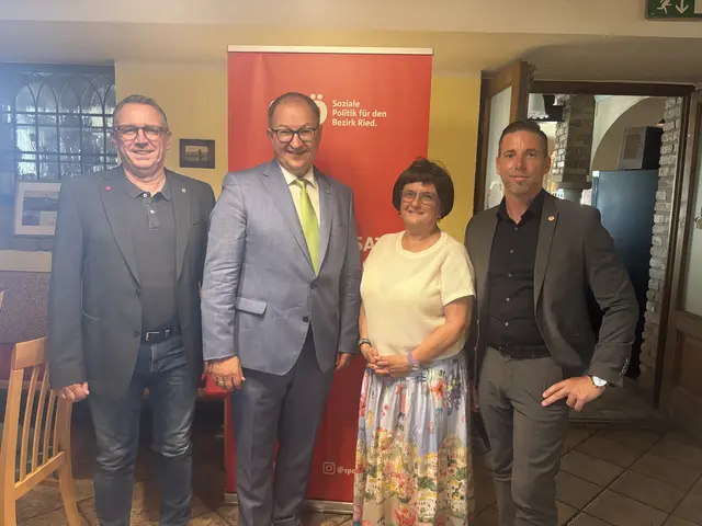 Peter Stummer (Vizebürgermeister der Stadt Ried), Martin Winkler (SPÖ-Landesparteivorsitzender, Landesrat und SP-Gemeindereferent), Petra Mies (Bürgermeisterin von Gurten) und Sebastian Forstner (Stv. Bezirksvorsitzender der SPÖ Ried und Bundesrat). | Foto: MeinBezirk Ried/Wiesbauer
