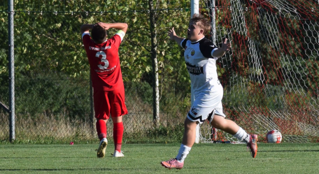Felix Grasserbauer (Union Bad Zell) bejubelt einen seiner drei Treffer gegen Steyregg. | Foto: Union Bad Zell/Sophie Kriechbaumer-Beyrl