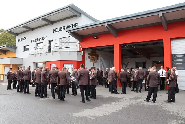 Bereichsfeuerwehrtag: Abordnungen der Feuerwehren versammelten sich beim Rüsthaus der Freiwilligen Feuerwehr Ratschendorf.