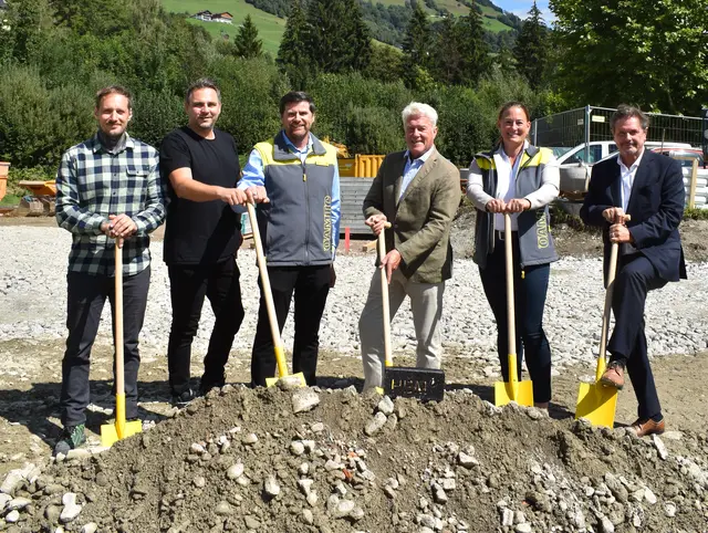 Bild vom Spatenstich in Mittersill: v.l.: Patrick Brandstätter und Wolfgang Lackner (Bauvorsprung), Michael Kocher (Landesdirektorin-Stellvertreter, ÖAMTC Salzburg), Erich Lobensommer (Präsident ÖAMTC Salzburg), Martina Schlegel-Lanz (Landesdirektorin ÖAMTC Salzburg), Josef Pann (Pann+Partner) | Foto: ÖAMTC Salzburg