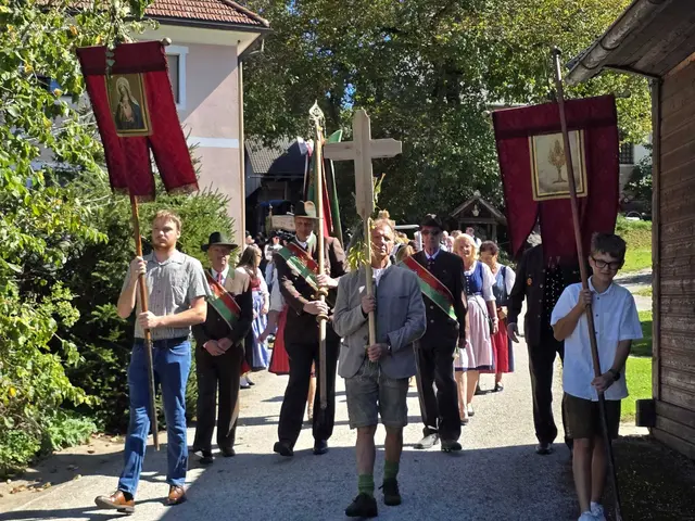 Alle örtlichen Vereine beteiligten sich an der Prozession | Foto: Kevin Stefan Kreuzwirt