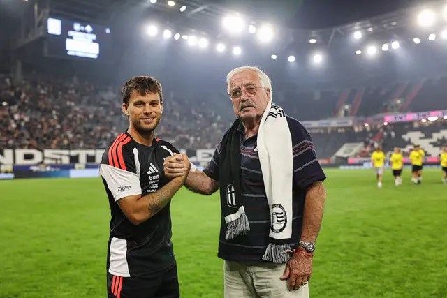 Die LASK-Legenden Sascha Horvath und Johann Kondert vereint der Double-Sieg, auch wenn 61 Jahre zwischen ihren Erfolgen liegen.
 | Foto: MeinBezirk/Benjamin Reischl