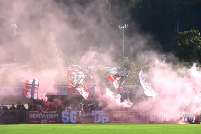 Die GAK-Fans sorgten im Kitzbüheler Stadion für Stimmung und brachten "Farbe ins Spiel". | Foto: Klaus Kogler