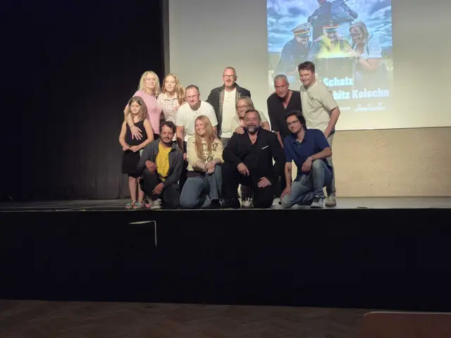 Die Schauspielerinnen und Schauspieler bei der Filmpremiere in Gratwein-Straßengel. | Foto: Herbert H. Team