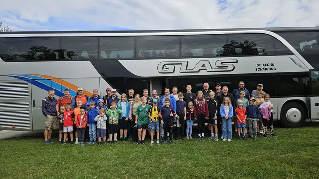 Am 5. September 2026 machten sich 41 Väter und Kinder aus Eggerding und Mayrhof auf den Weg zum Erlebnispark Voglsam.  | Foto: ÖAAB Eggerding/Mayrhof