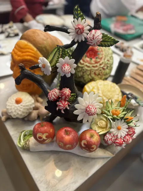 Obst- und Gemüseschnitzerei bei dem kulinarischen Get Together.  | Foto: Forgo