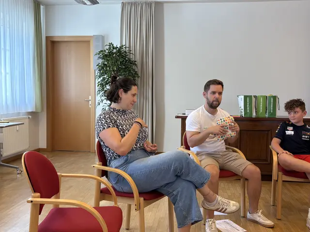 Selina Burgstaller und Mathias Rosenberger von der Landentwicklung Steiermark haben den Workshop mit den Kindern im Sitzungssaal der Stadtgemeinde Deutschlandsberg begleitet. | Foto: MeinBezirk/Susanne Veronik