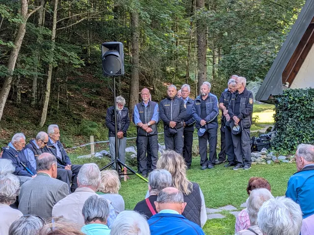 Auch Abordnungen der Bergwacht, Bergrettung und Polizei nahmen an der Feier teil
