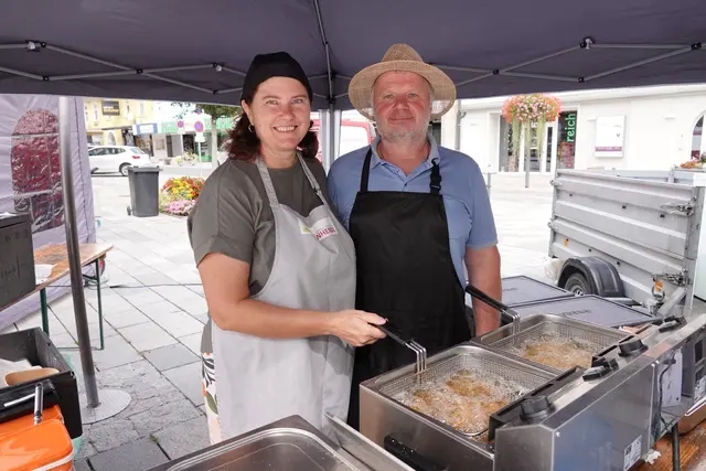 Das Biobackhenderl kam ebenfalls gut an bei den Besucherinnen und Besuchern. | Foto: MeinBezirk/Michael Blinzer