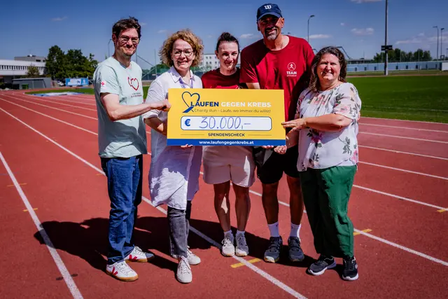 Matthias Schmid (Leiter Rotes Kreuz Stammzellspende), Landesrätin Christiane Teschl-Hofmeister, Christian und Ursula Kohl (Organisatoren NÖ Frauenlauf), Sabine Caslavka (Österreichische Krebshilfe NÖ). | Foto: NÖ Frauenlauf