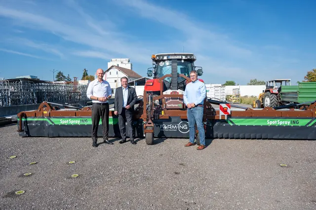 Gregor Witzmann, CEO und Founder von Farm-ING, Wolfgang Ecker, Präsident der Wirtschaftskammer NÖ und Gerhard Zimmermann, CTO und Co-Founder von Farm-ING. | Foto: Foto Andraschek
