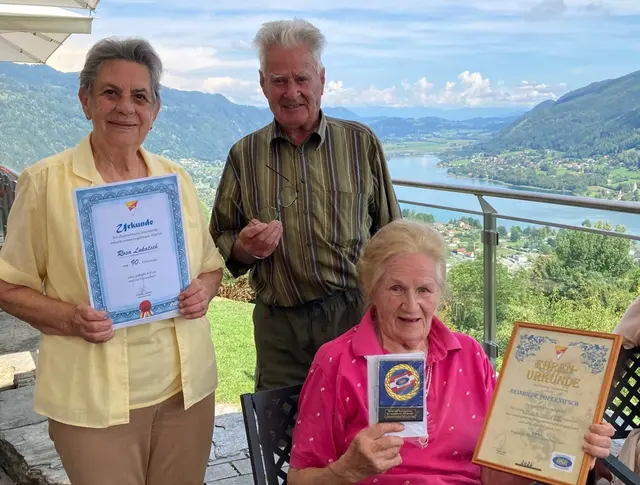 Zwei Jubilarinnen wurde in Steindorf zu ihren "Runden" gratuliert. | Foto: Seniorenring Steindorf