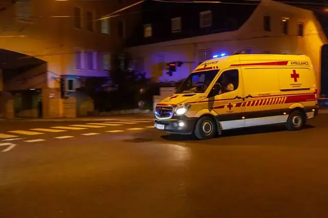 Der 22-Jährige wurde bei der Frontalkollision schwer verletzt. (Symbol- und Archivfoto) | Foto: roteskreuz.at/salzburg/pressebilder