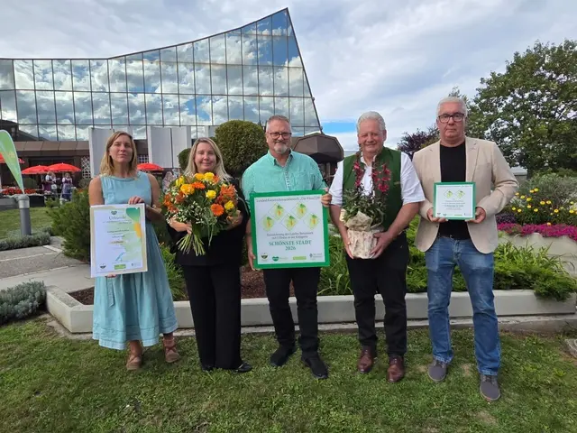 Von links: Marlene Moser-Karrer, Referatsleiterin Fioretta Pliem-Schwarzkogler, die Betriebsmeister Hubert Rois und Michael Löflehner sowie Gemeinderat Klaus Gössmann freuen sich über die Auszeichnung. | Foto: leopress