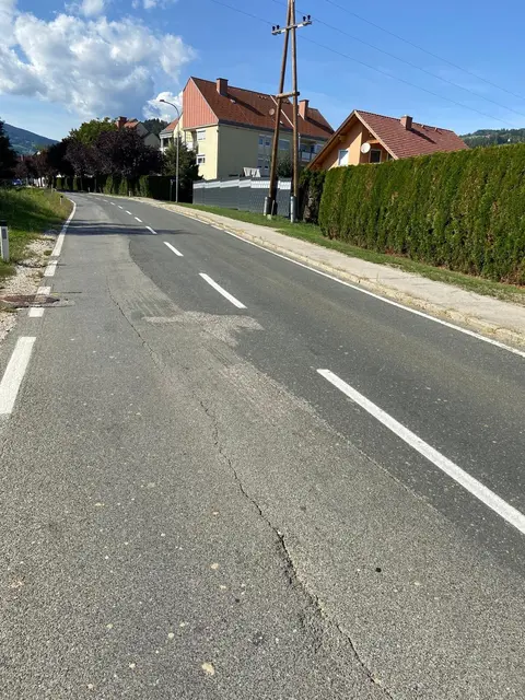 Auf der L137 Weißenbacher Straße zwischen Pfaffendorf und St. Margarethen im Lavanttal beginnen Sanierungsarbeiten. | Foto: Land Kärnten