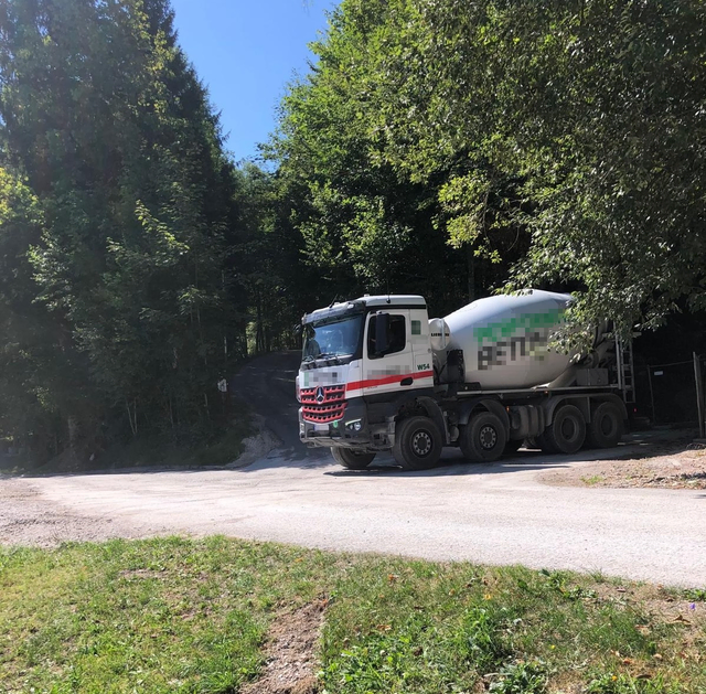 Aktuell sind im Bad Ischler Ortsteil Perneck viele Betonmischer-Lkw unterwegs. Der Grund: Ein Stollen soll stabilisiert werden. | Foto: MeinBezirk/Gratzer