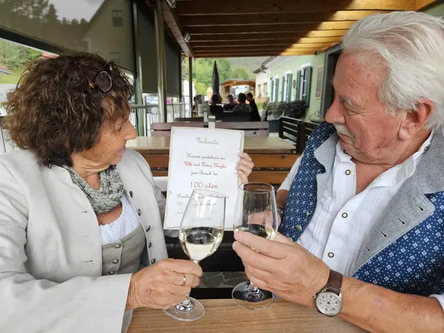 Kürzlich besuchten Ulla und Heinz Kugler den 100. Buschenschank in der Region.  | Foto: Kugler