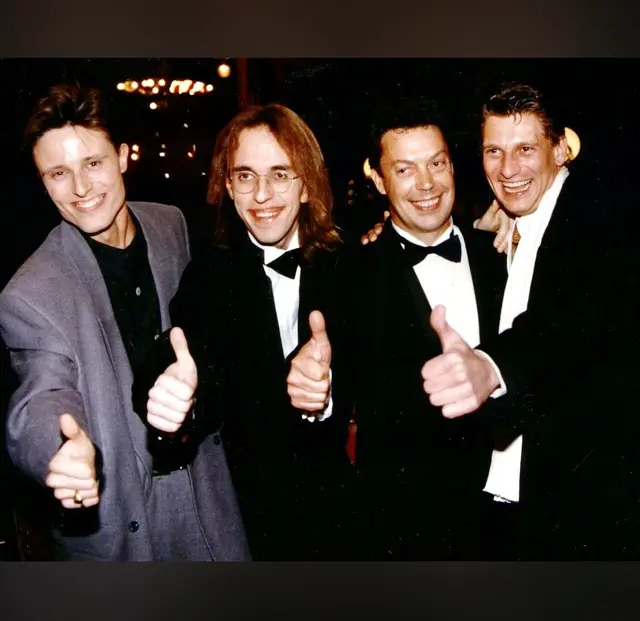 Pissecker (re) war Gründungsmitglied der erfolgreichsten Kabarettgruppe Österreichs „Die Hektiker“, hier mit Hollywood Schauspieler Tim Curry (2.v.re). | Foto: privat