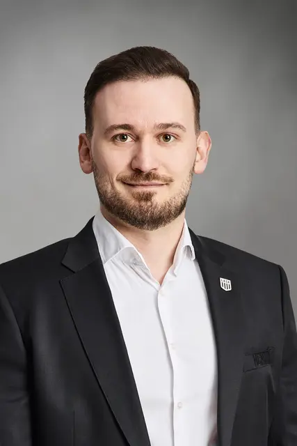 LASK-CFO Mergim Bresilla über den Effekt der Champions League-Teilnahme des LASK: "In Städten wie Madrid oder in der Königsklasse insgesamt sehen Millionen Menschen europaweit unser Land. Das ist eine Werbewirkung, die sich mit keinem klassischen Marketingbudget kaufen lässt und die uns als Standort noch lange begleiten wird.“ | Foto: LASK