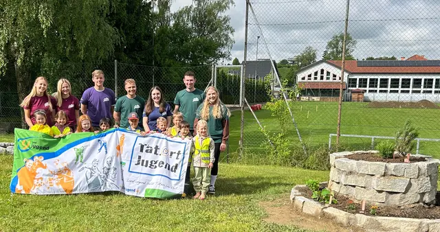 Gemeinsam mit dem Kindergarten Pischelsdorf bepflanzten die Projektmitglieder die Kräuterschnecke. | Foto: LJ Pischelsdorf