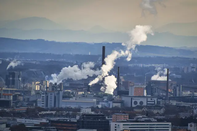 Die gesamten Treibhausgasemissionen im Stadtgebiet sind seit 2019 um vier Prozent gesunken, die Emissionen außerhalb der Industrie – also jene aus den Alltagsaktivitäten wie Energieversorgung, Gebäuden und Verkehr – um ganze 21 Prozent.  | Foto: BRS
