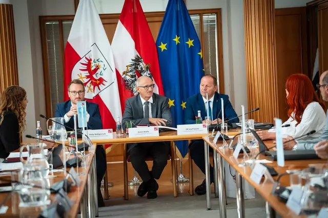 Tag zwei der Herbstklausur in Lienz stand ganz im Fokus der Energiewende und des Ziels, Tirol bis 2050 energieautonom zu machen. | Foto: Land Tirol/Fitsch