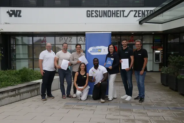 Dr. Franz Wiesauer (Facharzt für Unfallchirurgie/Orthopädie/Sportmedizin, ZMS), Dr. Rafael Pichler (Ärztlicher Leiter PVZ St. Pölten), Dr. Michael Myskiw (Facharzt für Radiologie, Radiologie St. Pölten Süd), Maya Walter, Daiyehan Nichols-Bardi, Mag. Ilse Stöger (Strategische Leiterin Olympiazentrum Niederösterreich), Mag. Stefan Schwaiger (Operativer Leiter Olympiazentrum Niederösterreich), Franz Stocher (Operativer Leiter Stv. Olympiazentrum Niederösterreich). | Foto: Olympiazentrum Niederösterreich